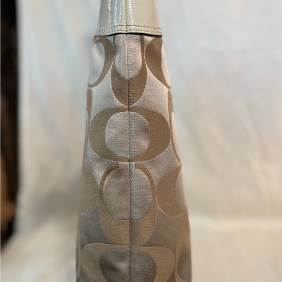 Authentic 2011 Coach Laura Signature Jacquard Tote Bag - White and Tan - Picture 4 of 10